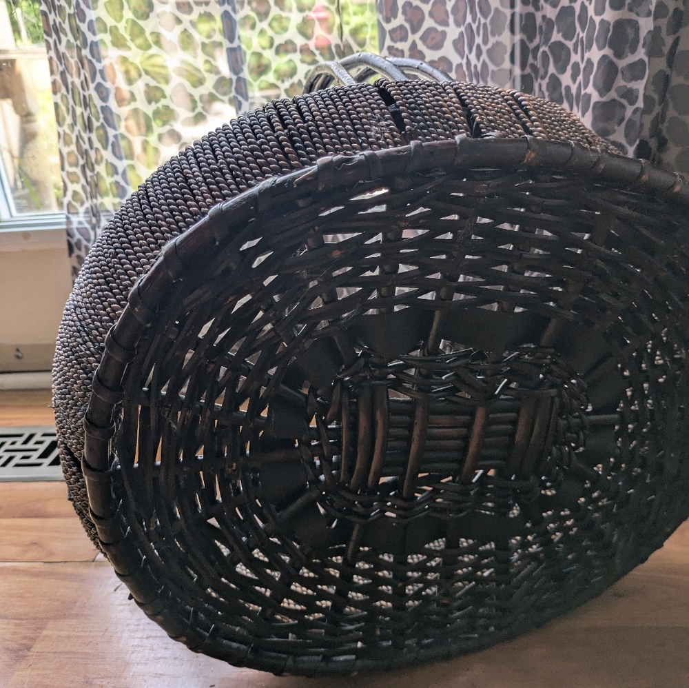 Unique large basket - Picture 3 of 4